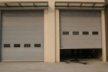 浙江寧波遙控車(chē)庫(kù)門(mén) 優(yōu)質(zhì)智能工業(yè)門(mén)解決方案